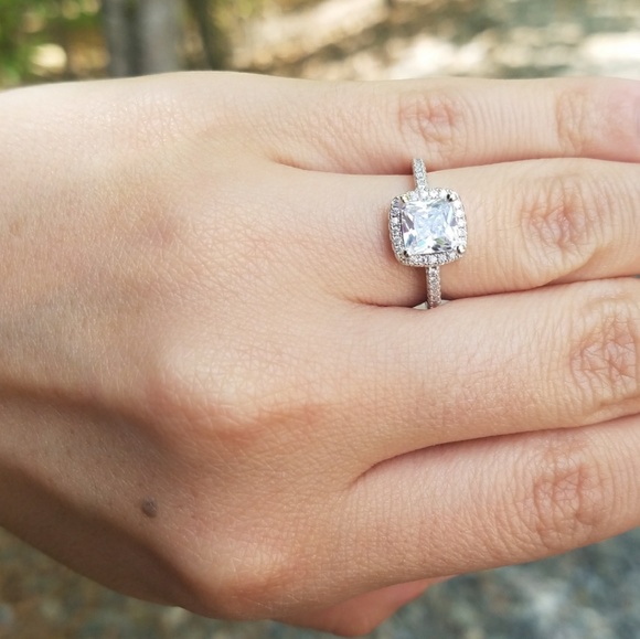 Princess Cut Halo Engagement Ring - Picture 4 of 5